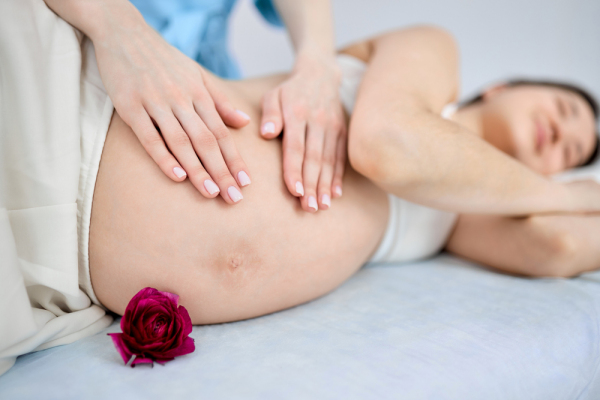 Geburtsvorbereitende Massage